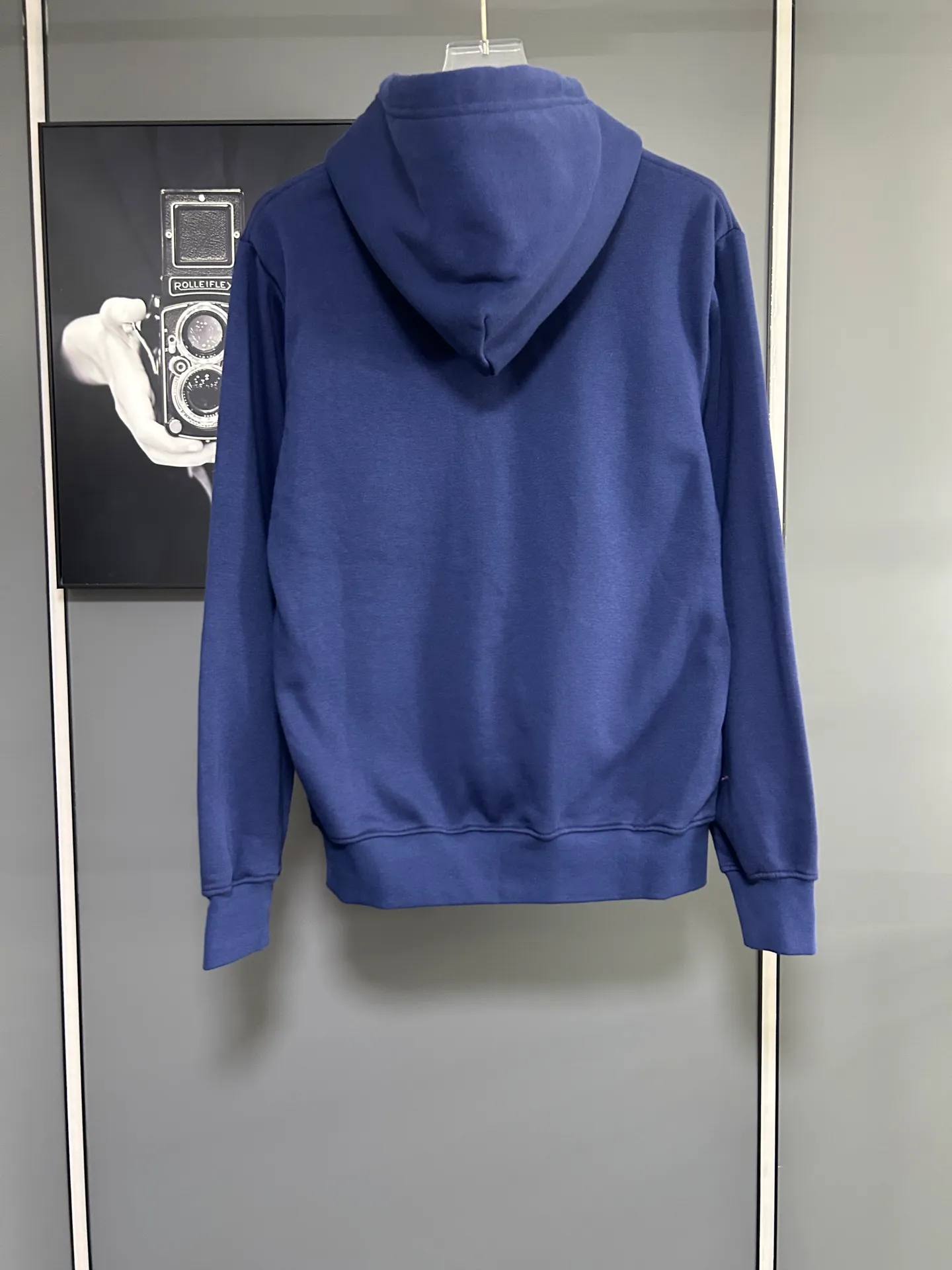 P230 𝗥𝗮𝗹𝗽𝗵 𝗟𝗮𝘂𝗿𝗲𝗻/Ralph Lauren🐎Towel embroidered hooded sweatshirt 380g Expo velvet hooded sweatshirt High-end official original one-to-one replica - customized original fabrics, accessories, hang tags, collar labels, and packaging are all made according to the original version to distinguish the cheap and wrong versions on the market This hooded sweatshirt is decorated with the simple style that represents Ralph Lauren and is paired with the classic Polo towel embroidery pattern, which is three-dimensional and full! The solid color fabric paired with exquisite embroidery instantly sets it off! Hooded sports design, loose and casual fit! The overall texture is very strong! Through the pictures, we can feel the thickness and texture of custom-woven and dyed threads. The workmanship is exquisite. They are shipped from major foreign trade factories. They are all made by masters with many years of experience. Everything is of high standards and requirements! Simple and versatile style ~ super delicate and soft, close to the body without being tied, all fabrics and accessories are original custom-made and of high quality! Perfectly reflects the brand’s sense of superiority! Standard cut, comfortable stretch, unrestricted movement! Highly practical, high-end and classy! Versatile style ~ can be paired with jeans or jogging pants. Ideal for transitioning from your morning commute to weekend events!  Color: Gray Blue Size: S-2XL